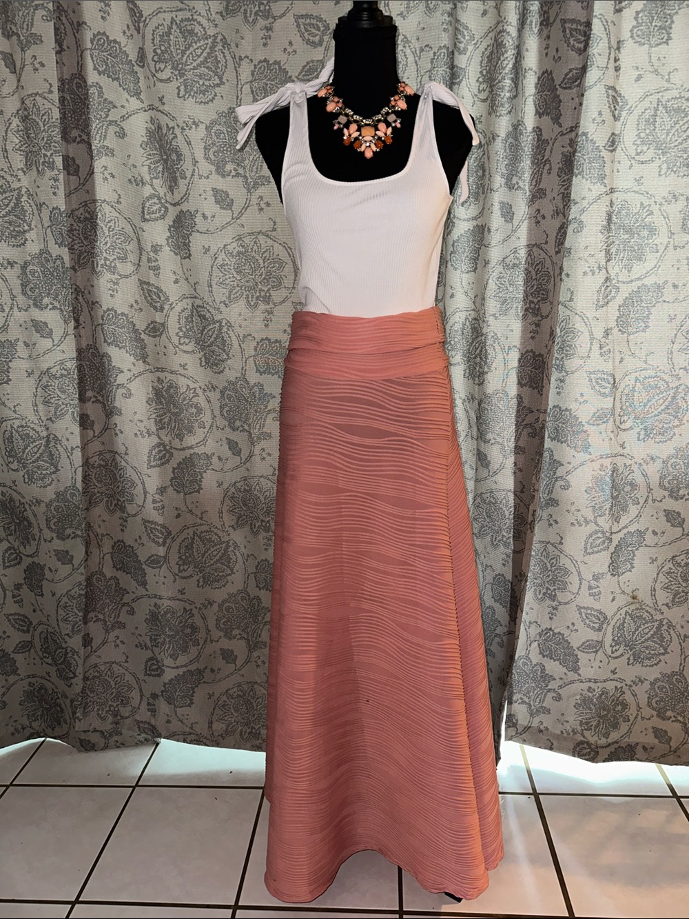 Women's Pink Textured Maxi Skirt - Picture 3 of 5